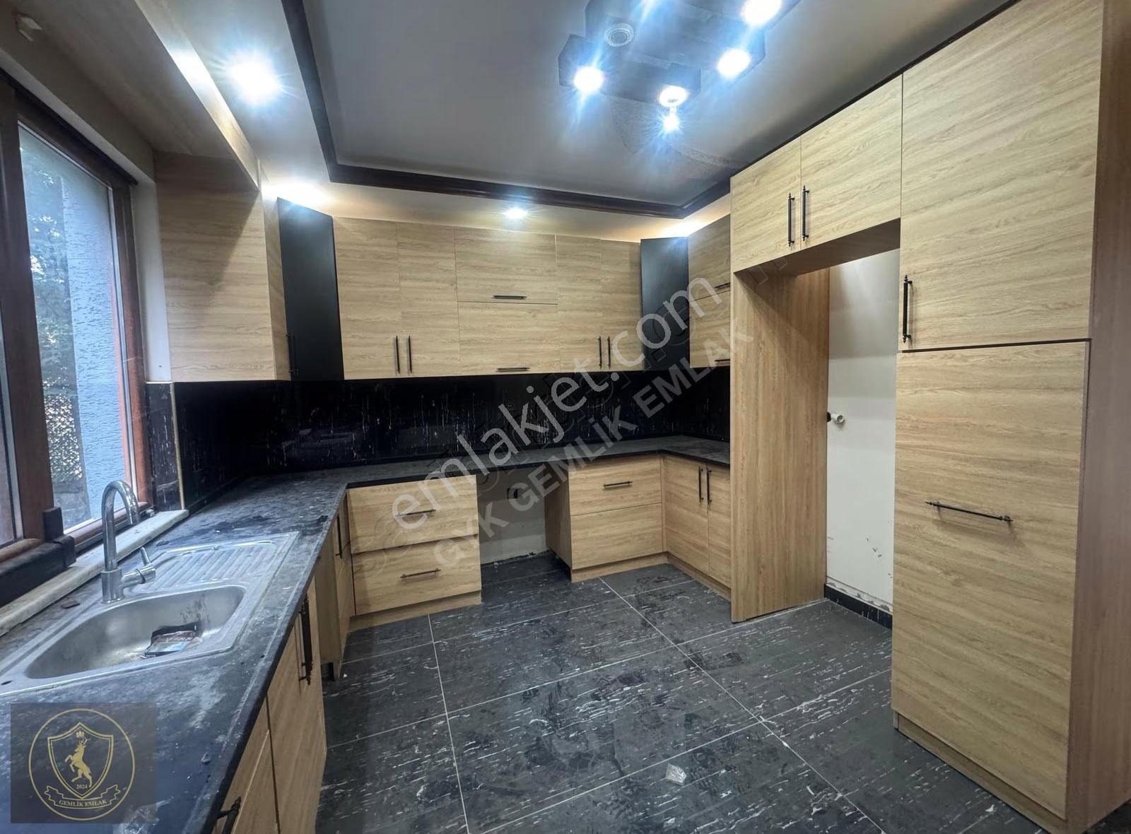 Gemlik Umurbeyde Bahçeli 5+1 Tripleks Müstakil Villa - Görsel 19