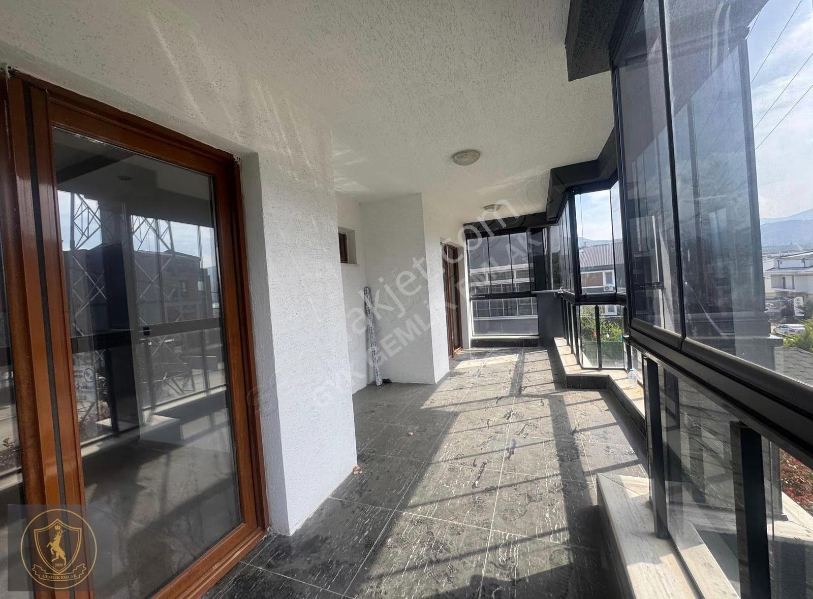 Gemlik Umurbeyde Bahçeli 5+1 Tripleks Müstakil Villa - Görsel 31