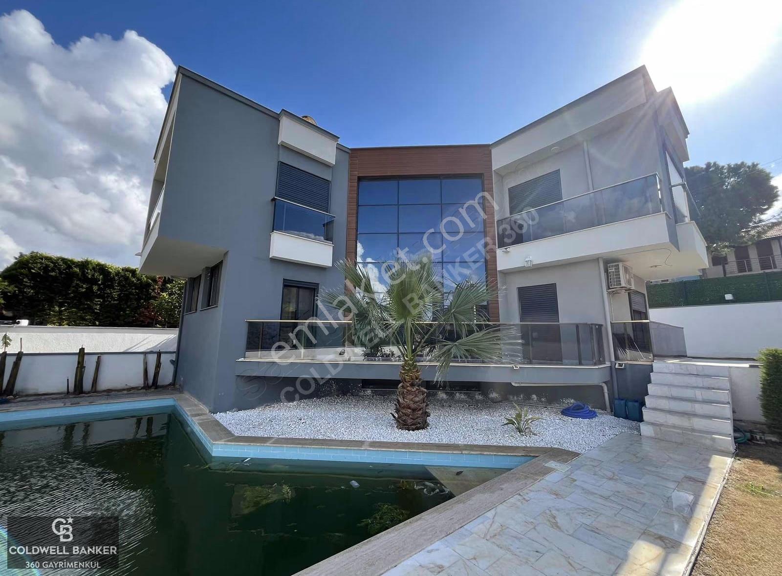 Çeşme Dalyan Sakızlıkoy'a Yakın Havuzlu Müstakil Villa Kiralık