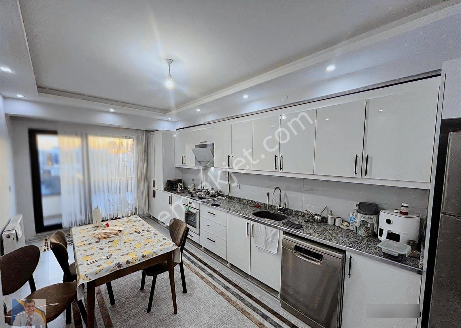 Selimbey Mahallesinde Site İçi Satılık 3+1 Daire