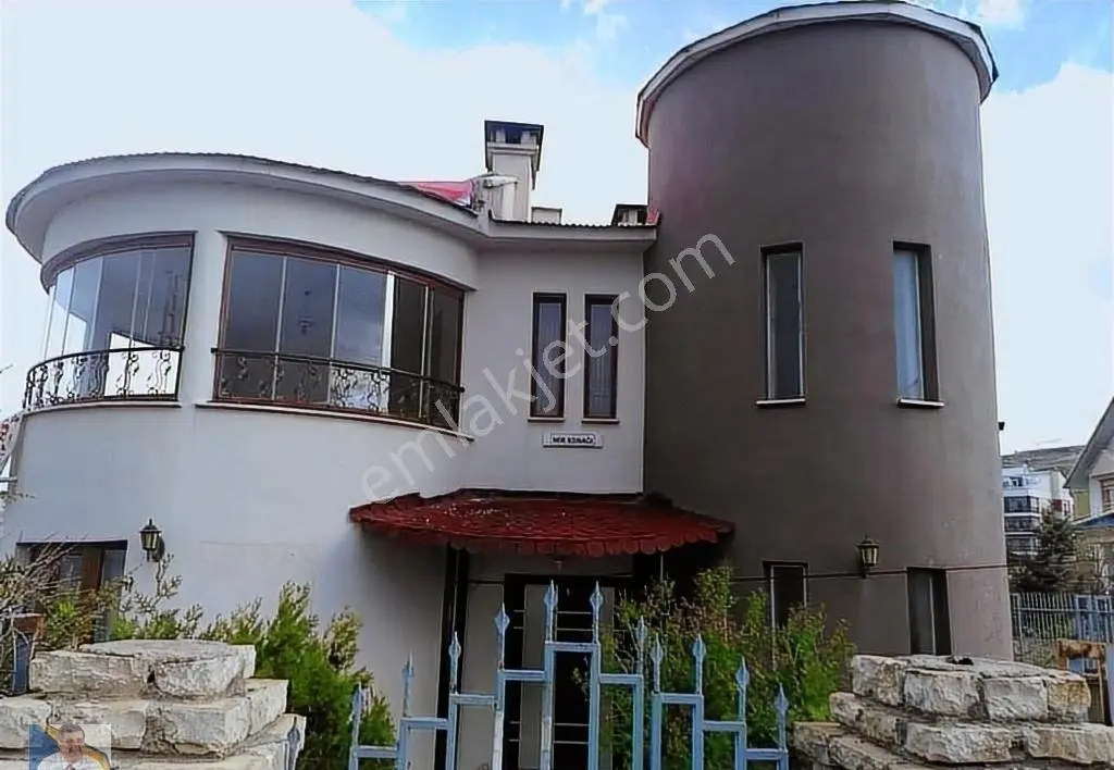 Edremit'te Satılık Deniz Manzaralı Geniş Dublex Villa