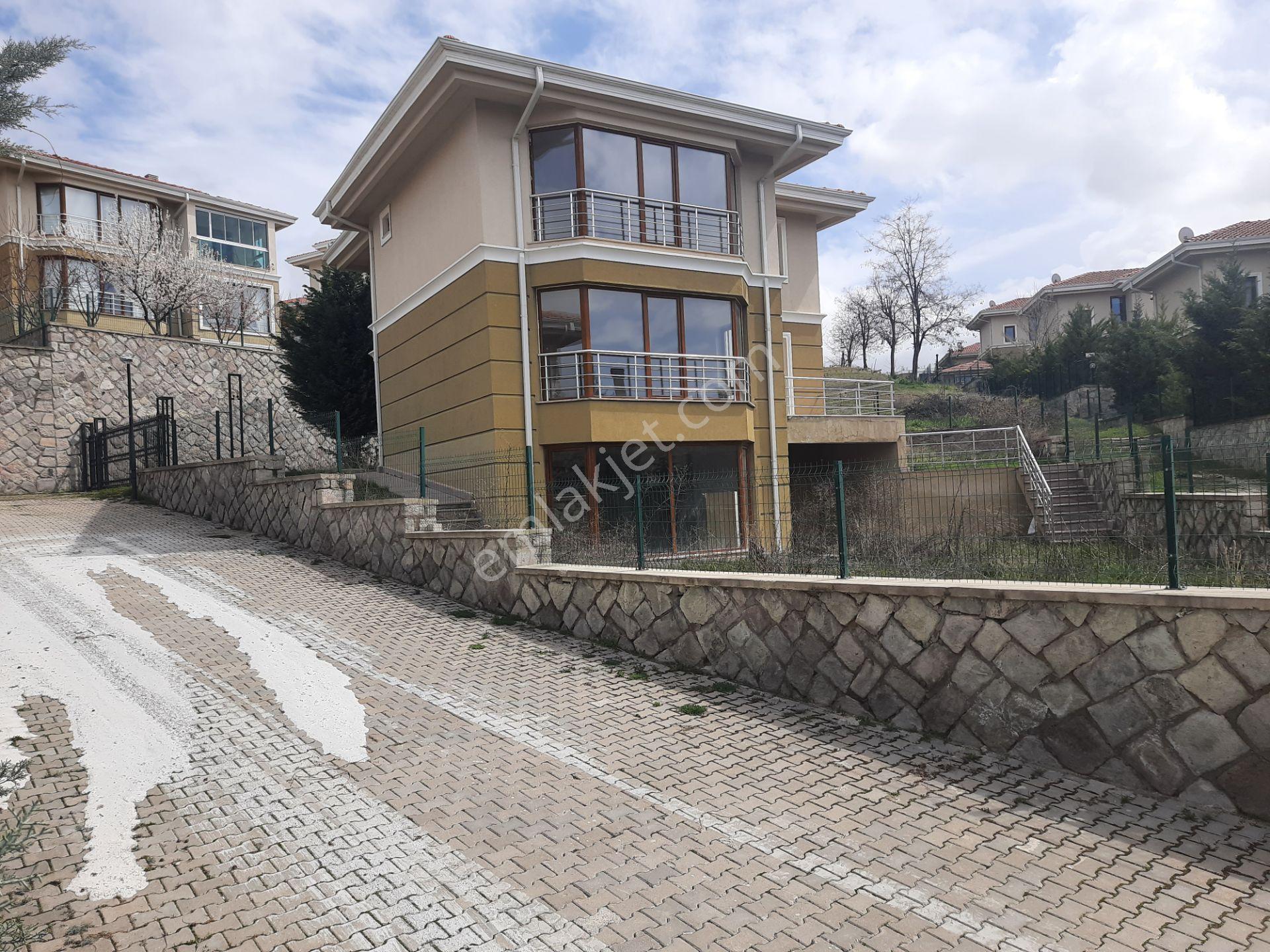 Satılık Lüks Yapılı Villa Mebuskent Siteiçi Bahçe Güney Güvenlik Manzara Ahmet Memiş Yenimahalle - Görsel 32