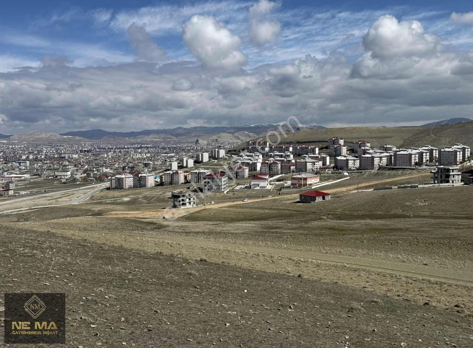 Van Edremit Kurubaşta Manzaralı Satılık İmarlı Arsa