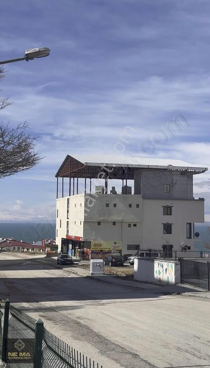 Van Edremitte Yeni Toki İçinde Satılık Komple Bina
