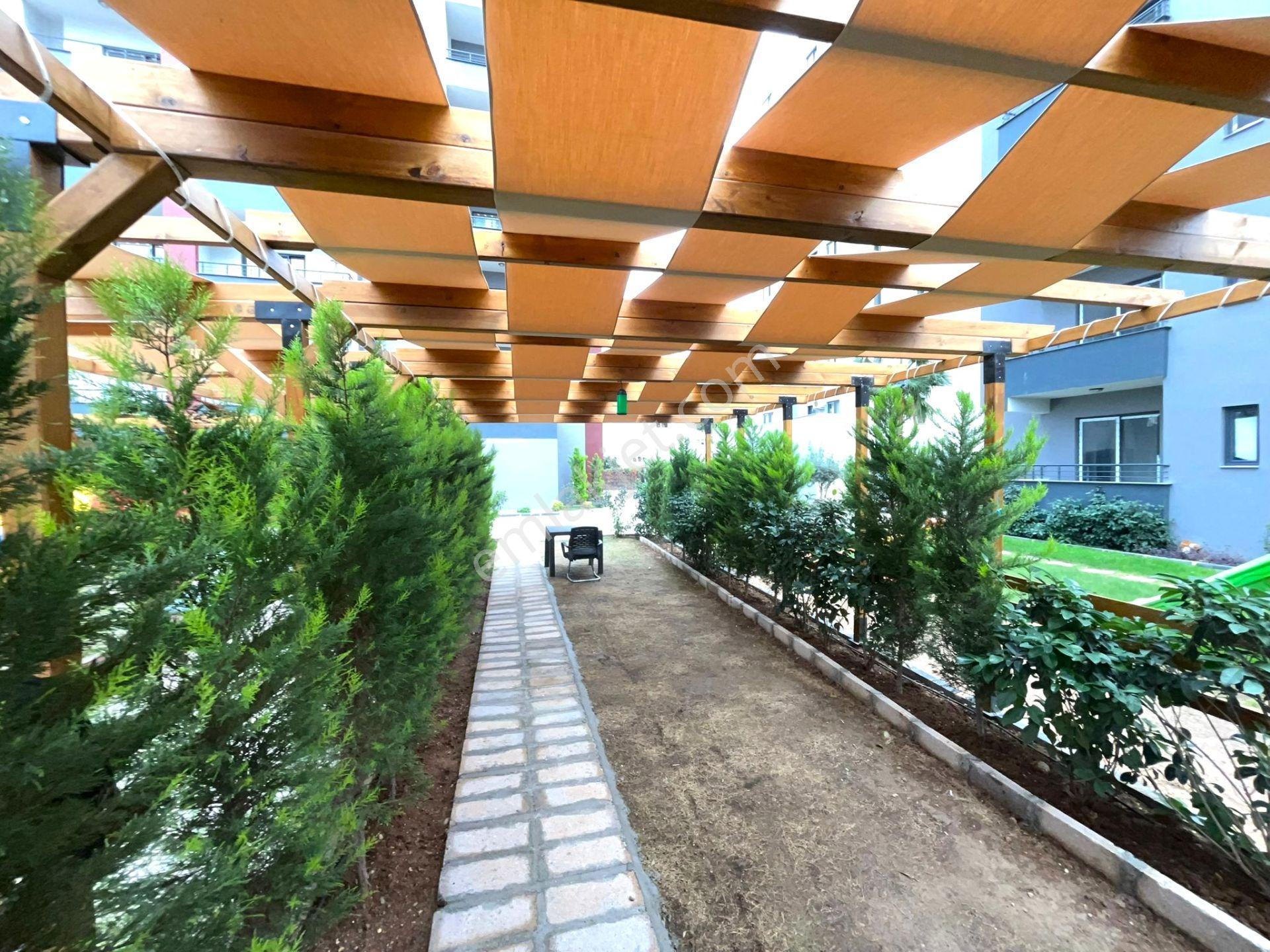 Üstünkent- Tömükte Aqualı Sitede 1+1 Eşyalı Satılık Lüks Daire - Görsel 5