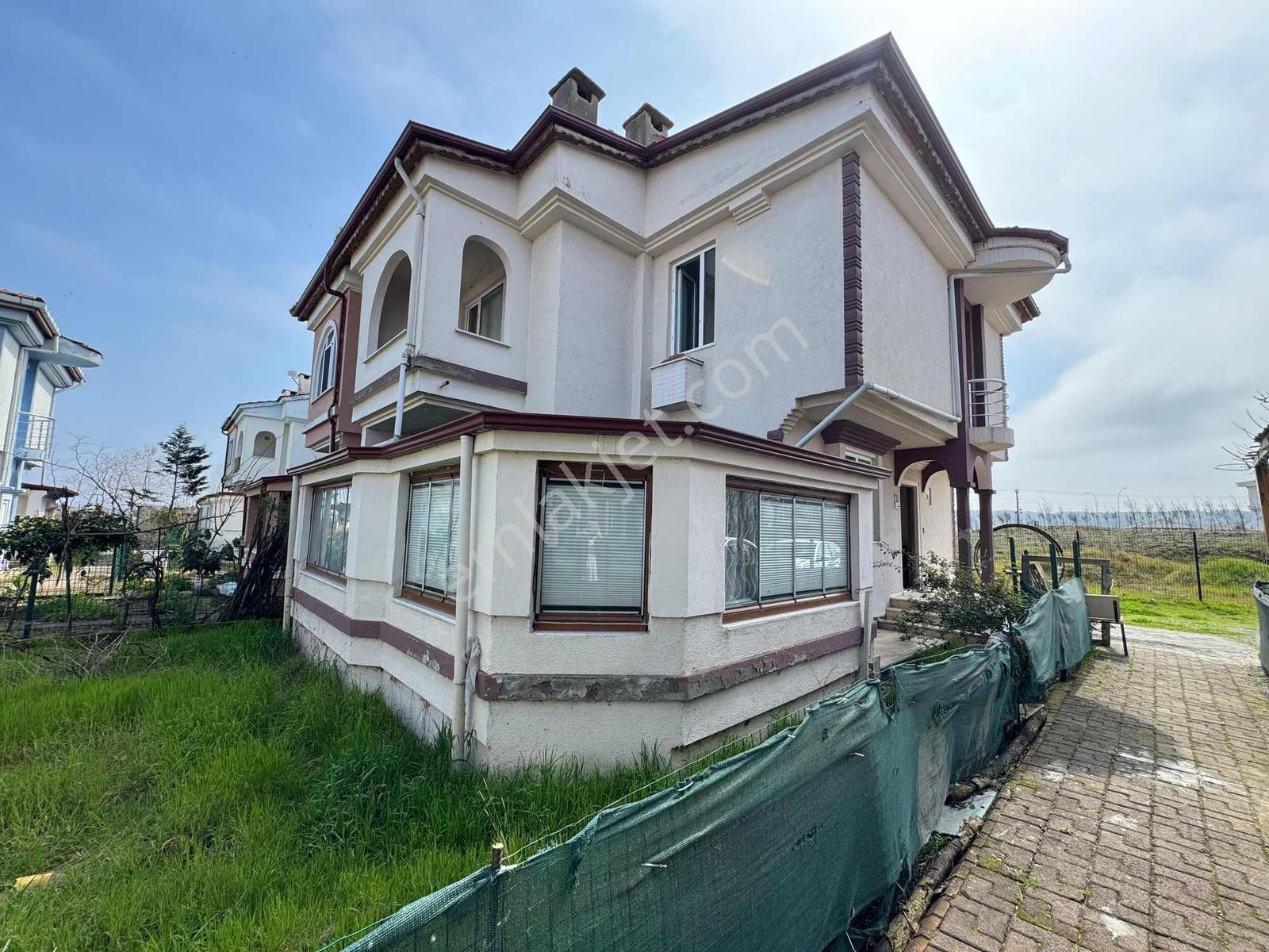 3+1 Esyali Kiralik Mustakil Villa Denize Sifir
