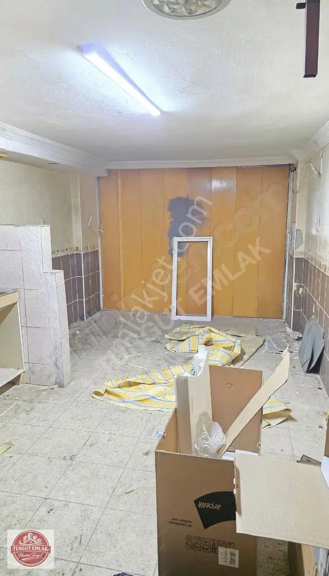 İstiklal Caddesi'nde Satılık 80m² Dükkan - Denize Yakın! - Görsel 2