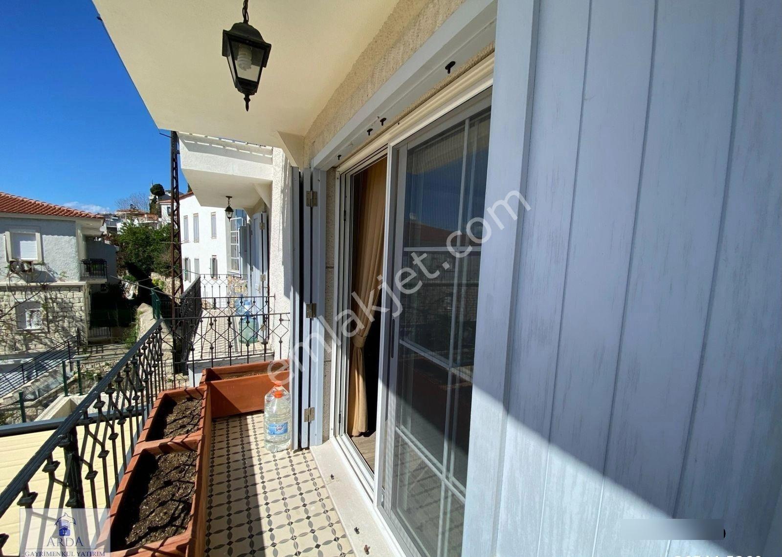 Çeşme Marina Yakını 3 Oda 2 Salon Kapalı Şık Verandalı Satılık Dubleks Lüks Daire - Görsel 29