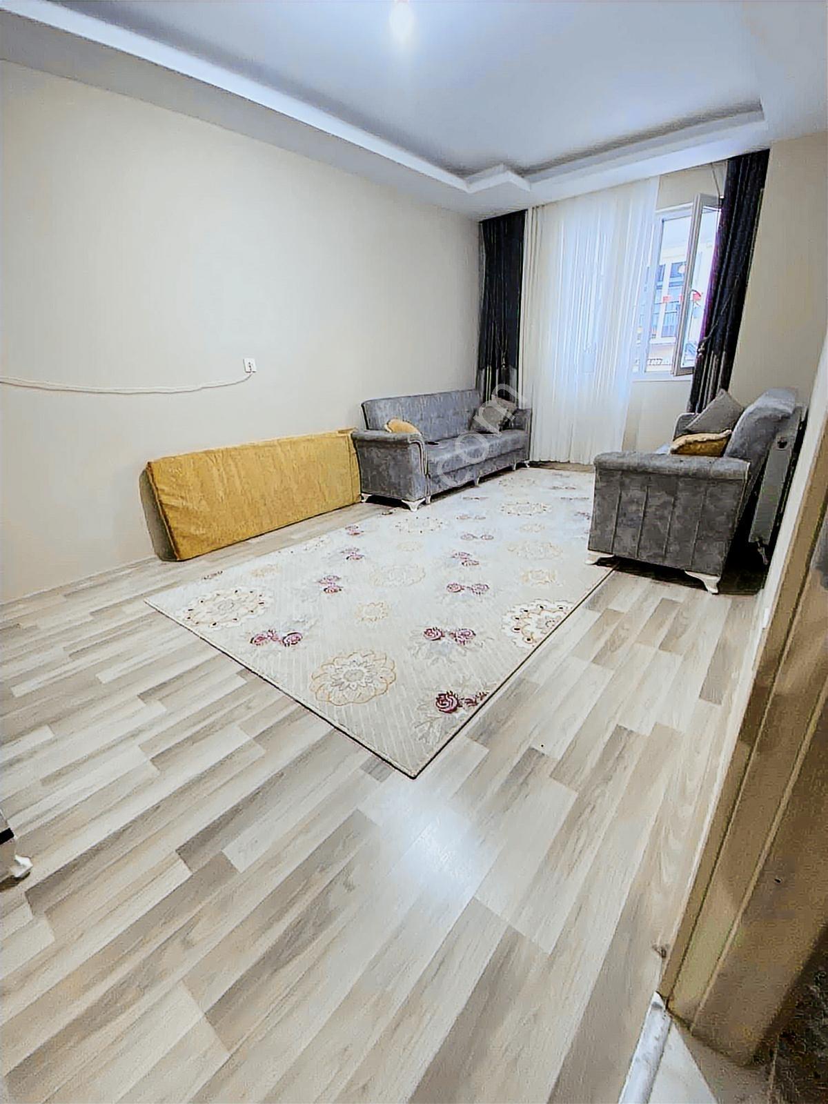 Satılık 2+1 Merkezde Anayola İki Dk Okul Yanı Acill