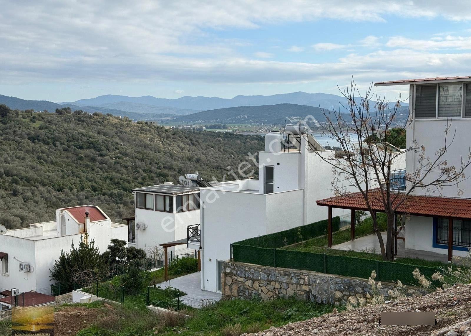 Satılık Arsa Villa Parseli Ruhsatlı Ve Özel Plajlı Sitede Yapsata Uygun Fırsat Yatırım İçin Kaçmaz - Görsel 3