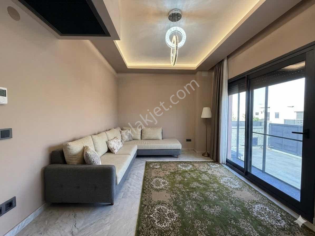Burhaniye Merkez'de 387m² Arsada Özel Yapım Tam Müstakil Villa ! - Görsel 12