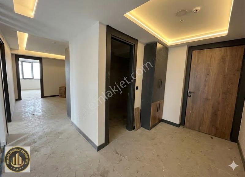 75 Urfa Yolu Doğum Hastanesi Yanı Başında Satılık Büro/ofis