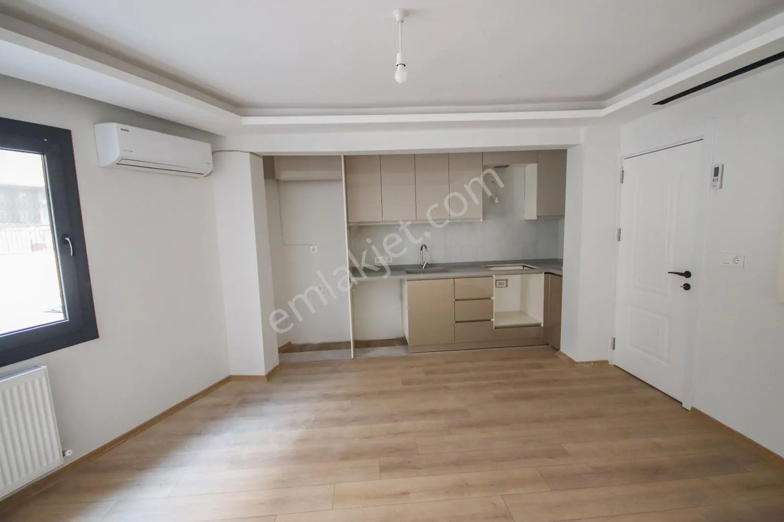 Refet Bele'de Full Tadilatlı Satılık 2+1 Daire