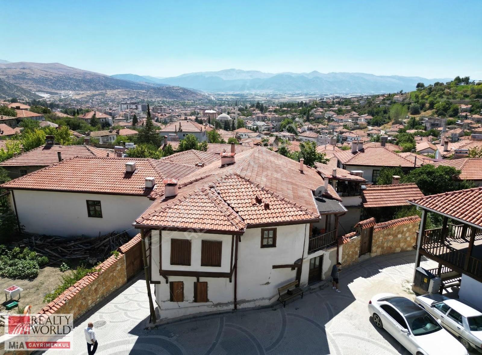 Elmalıda Geniş Bahçeli Restore Edilmiş Satılık Tarihi Ev - Görsel 6