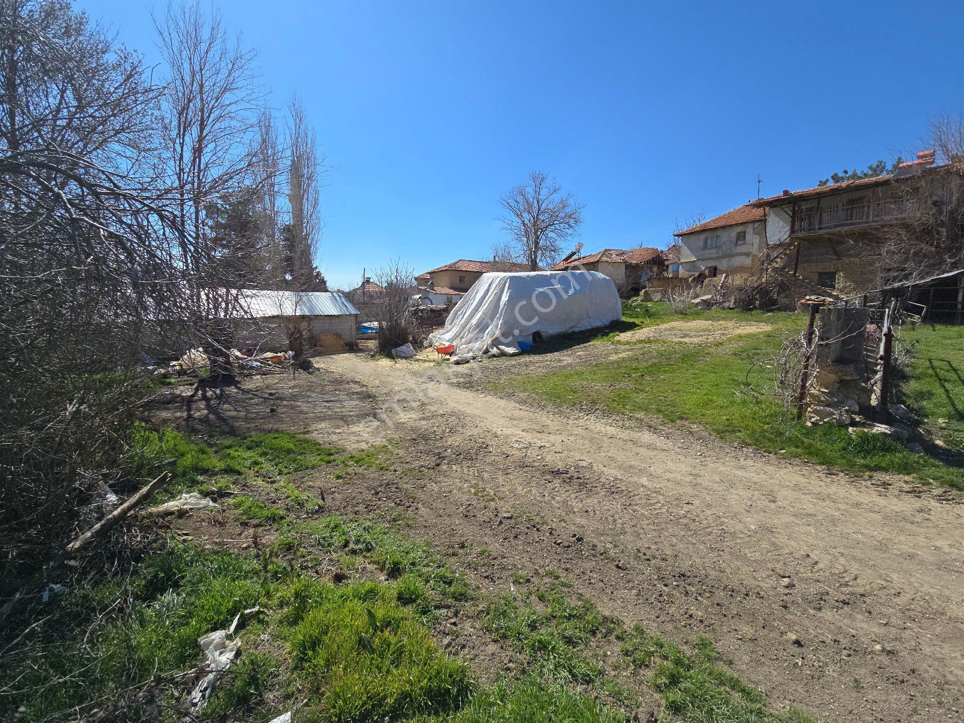 Denizli Çivril Karahacılı Köyiçi 400m² Bahçe. 2kat 280m2 Konut İmarlı. 1404m² Tarlada Var Açıklamada - Görsel 4