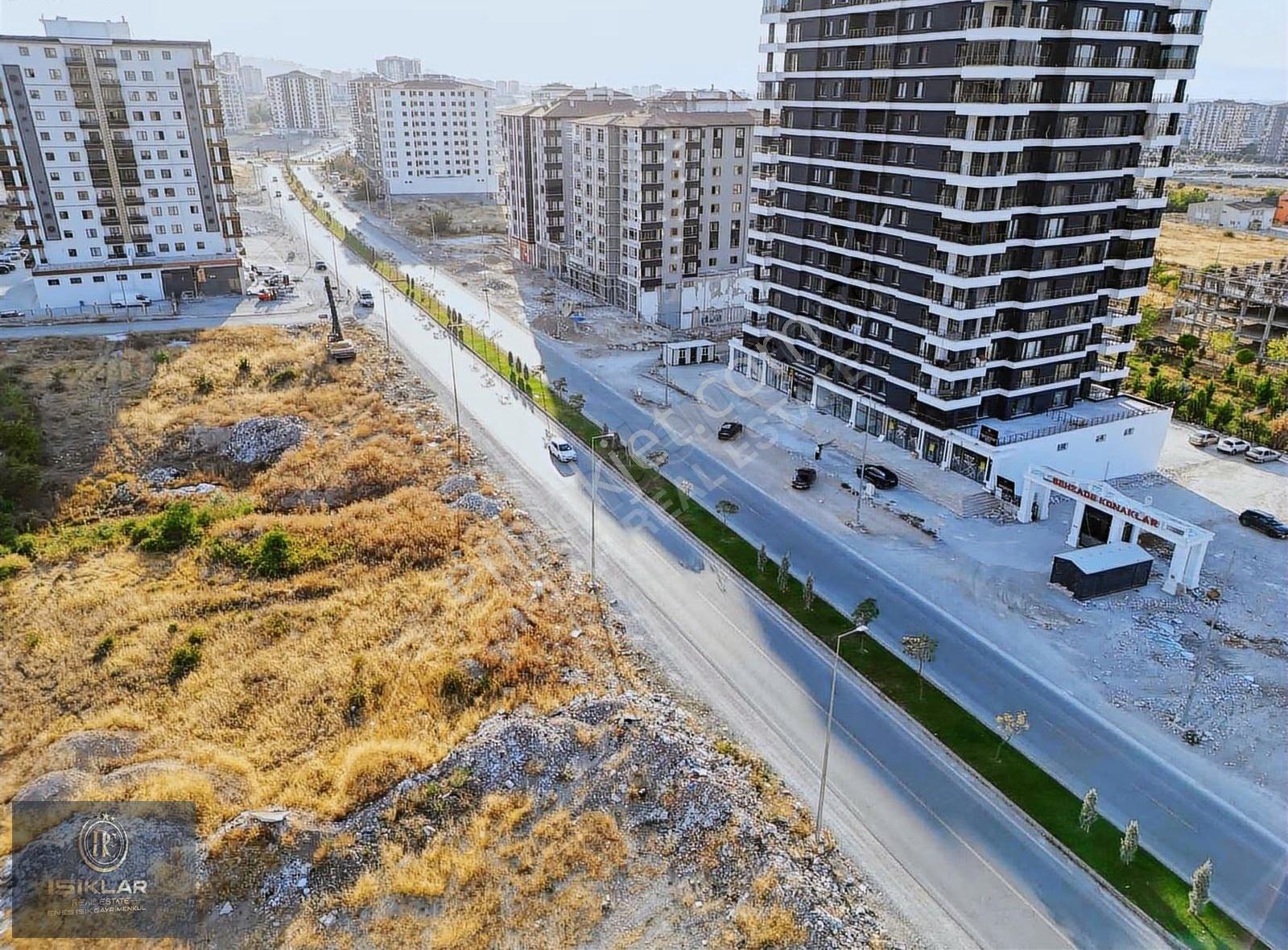 Enes Işık 'tan En İşlek Cadde Üzerinde Kiralık 500m² Dükkan