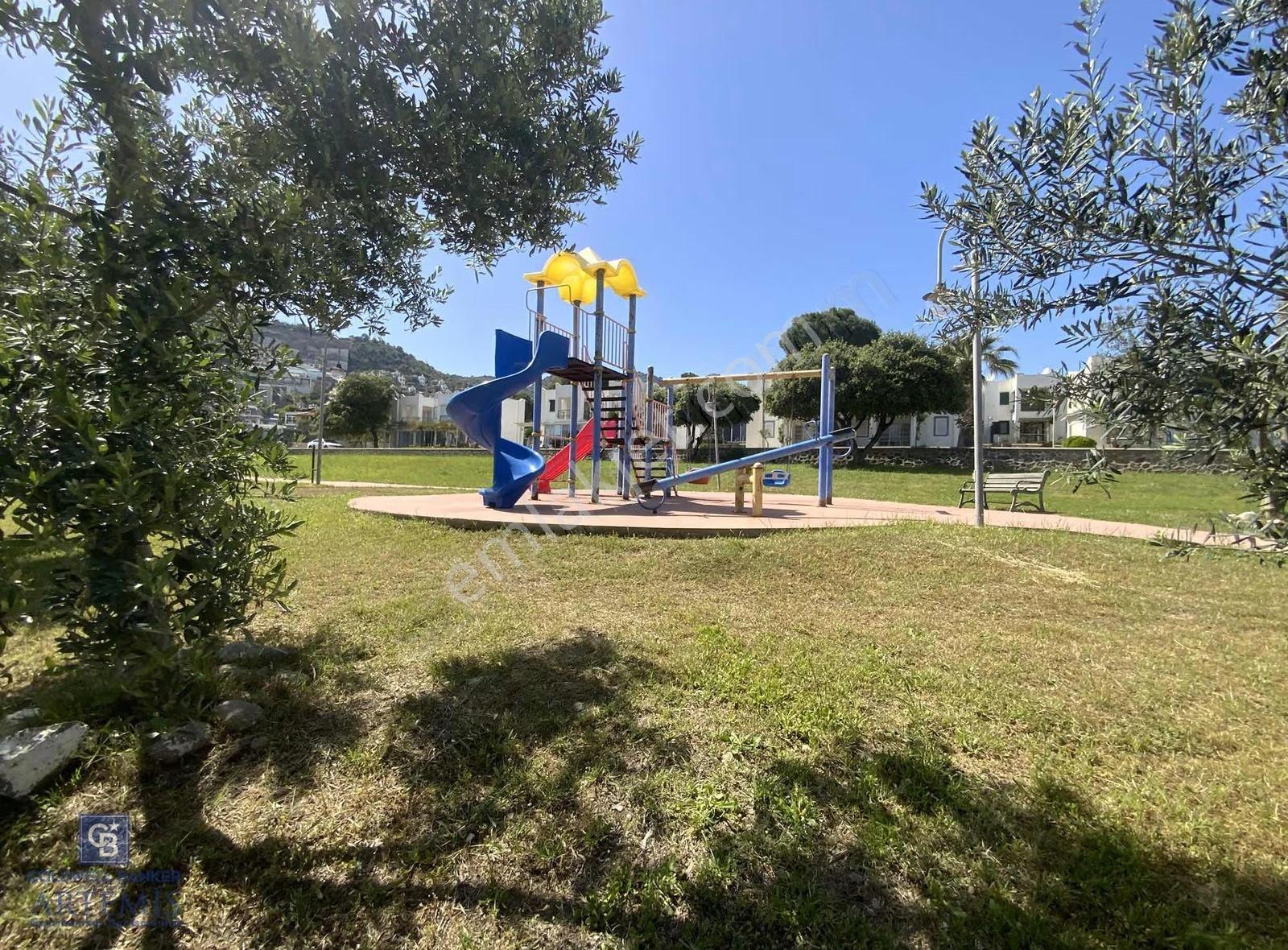 Ortakent Yahşi'de Havuzlu Sitede Kiralık Bahçeli Dubleks - Görsel 14