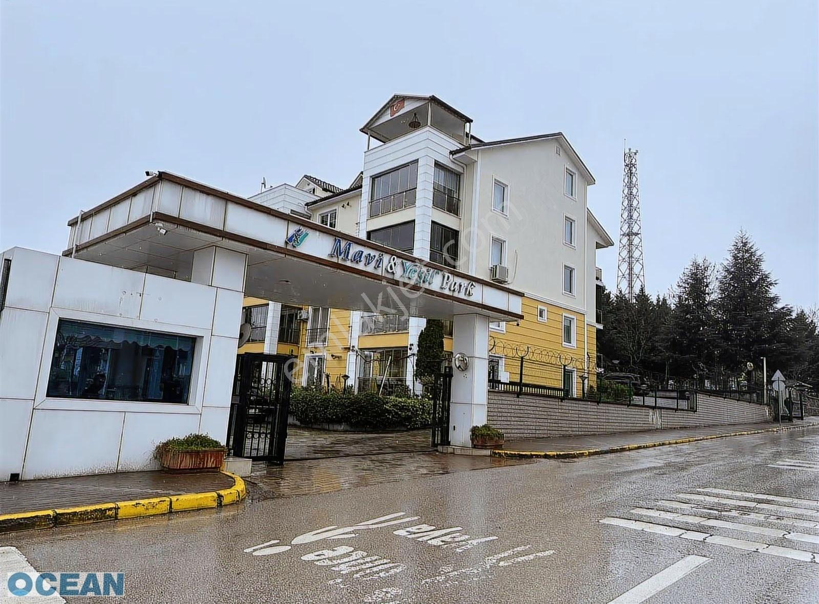 Mavi Yeşilpark Evlerinde Havuz Manzaralı Çatı Dubleks Daire