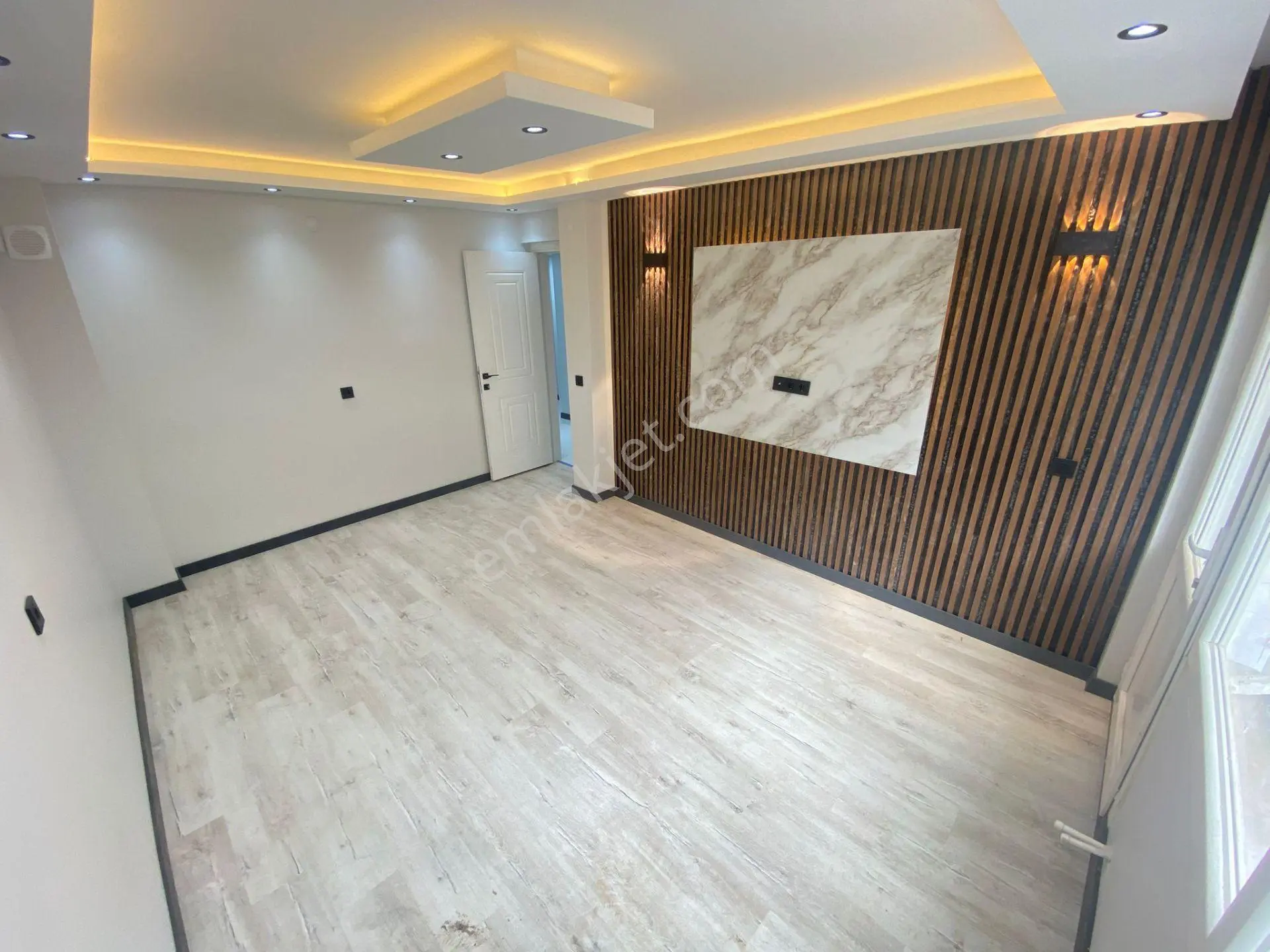 Acil Konak Zeytinlik Mahallesinde 2+1 85m2 Arakat Full Tadilatlı Satılık Daire