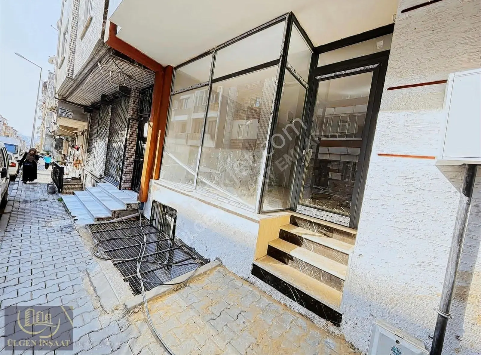 Esentepe Mah Satılık 160 M Depolu Dükkan