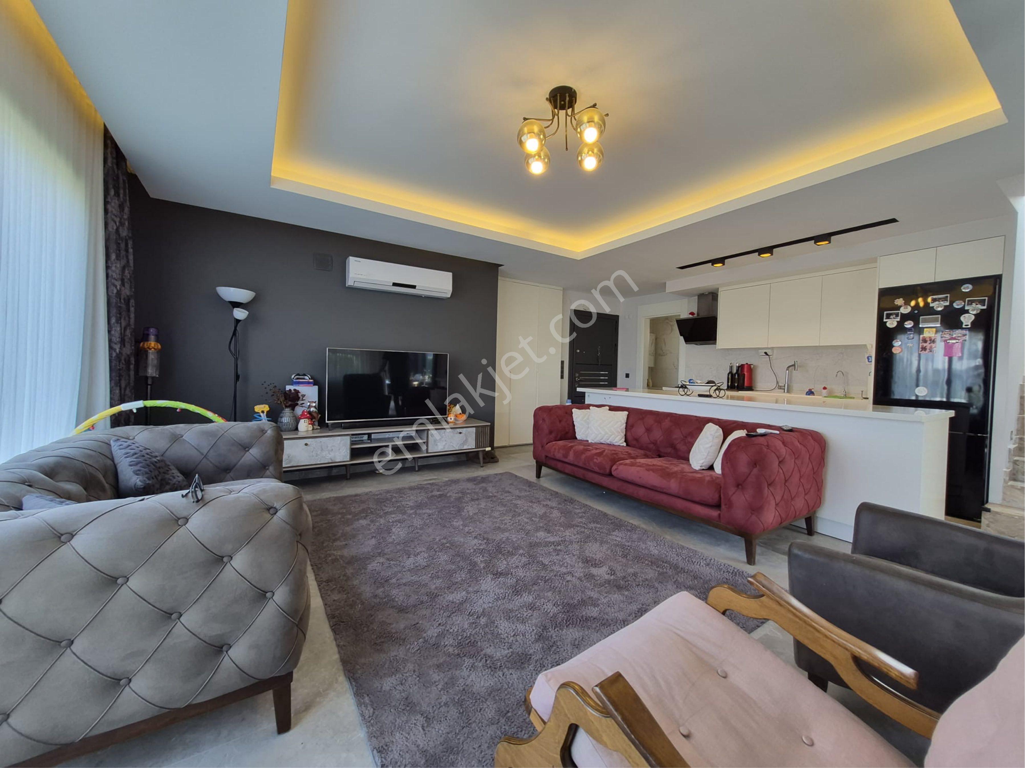 Davutlar Sahılı’nde Köşe Konum 3+1 Villa - Görsel 8