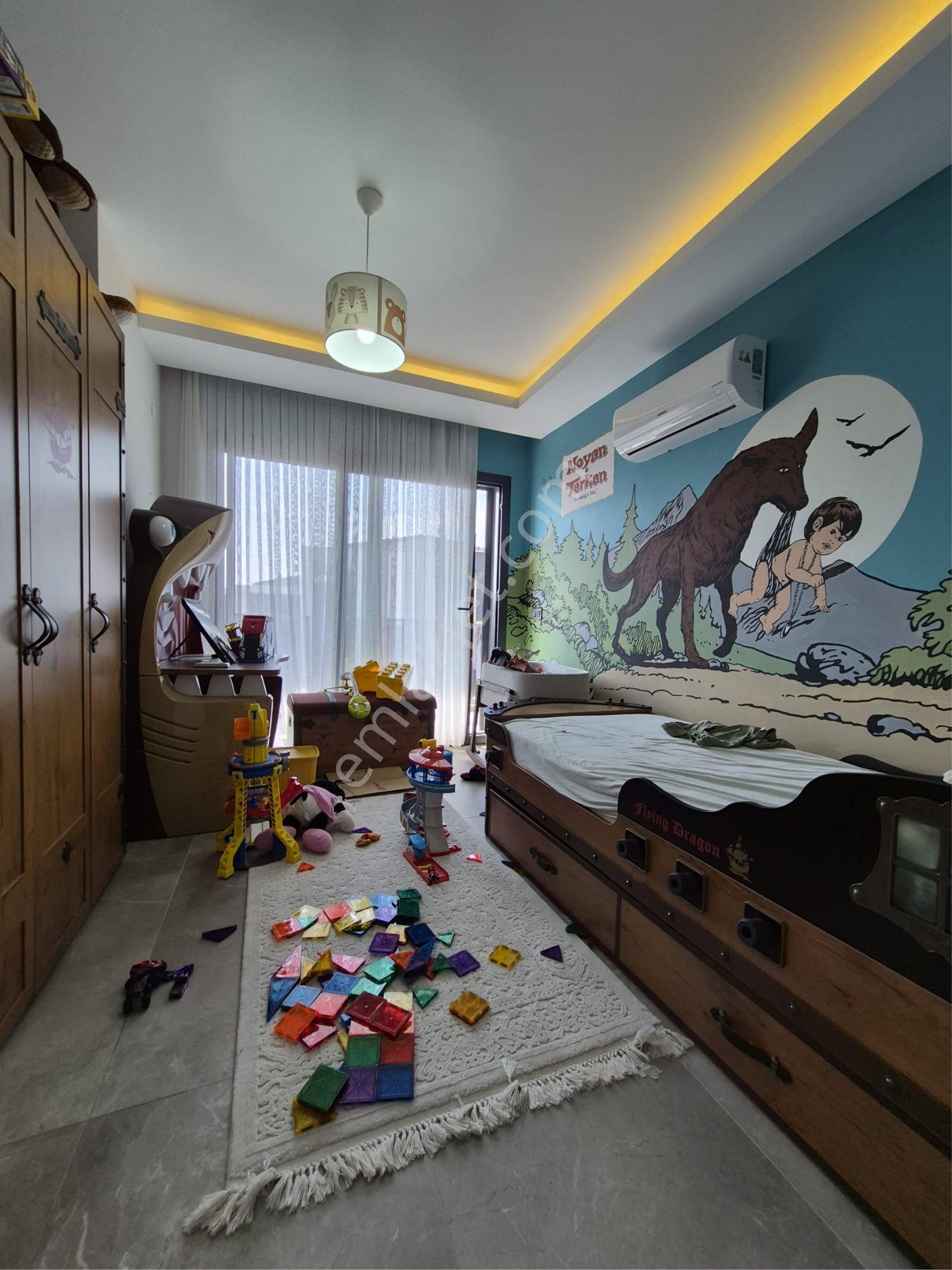 Davutlar Sahılı’nde Köşe Konum 3+1 Villa - Görsel 22