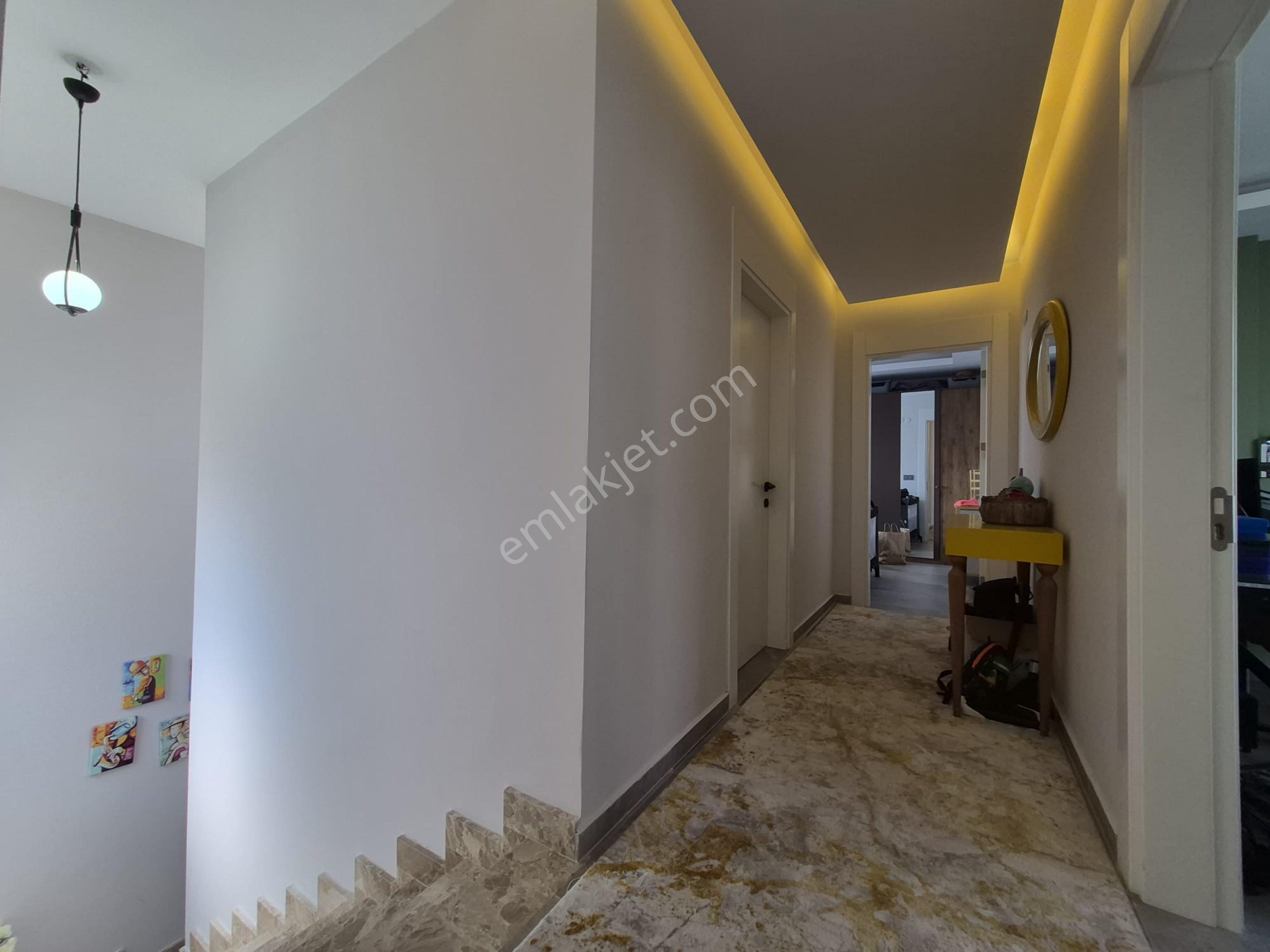 Davutlar Sahılı’nde Köşe Konum 3+1 Villa - Görsel 17