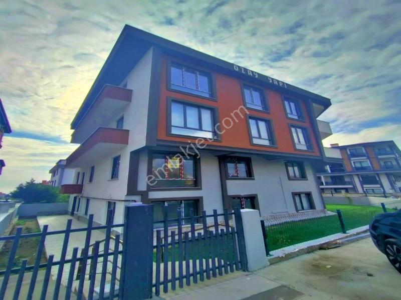 Selimpaşa'da Plaja 800metre Kat Mülkiyetli Sıfır 3+1 Arakat