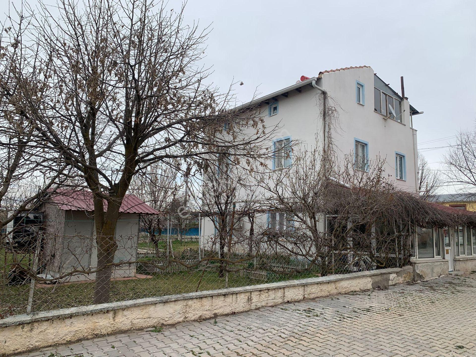 İmişehir Köy İçi, Köşebaşı 3 Katlı Ev - Görsel 3