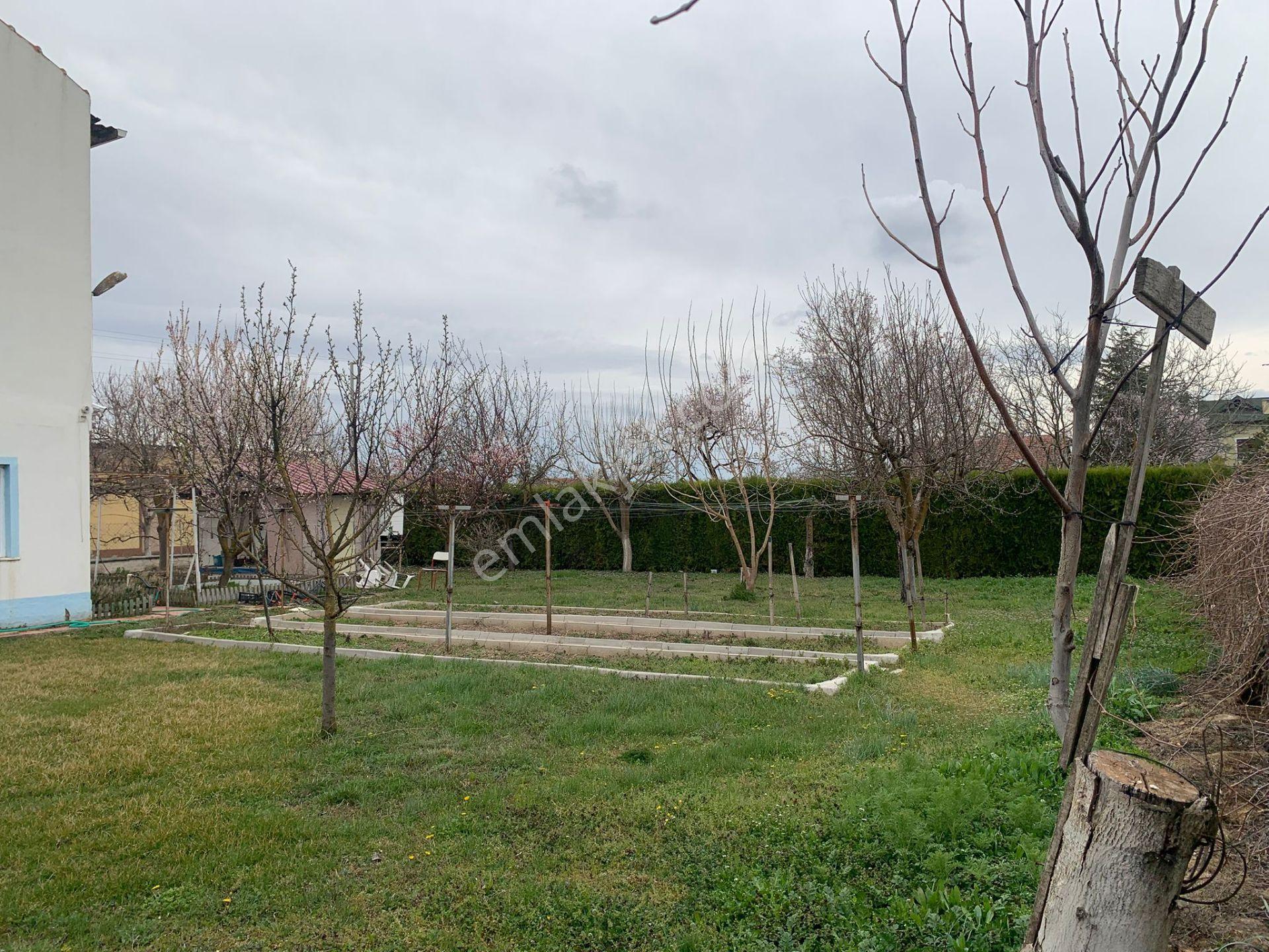 İmişehir Köy İçi, Köşebaşı 3 Katlı Ev - Görsel 17