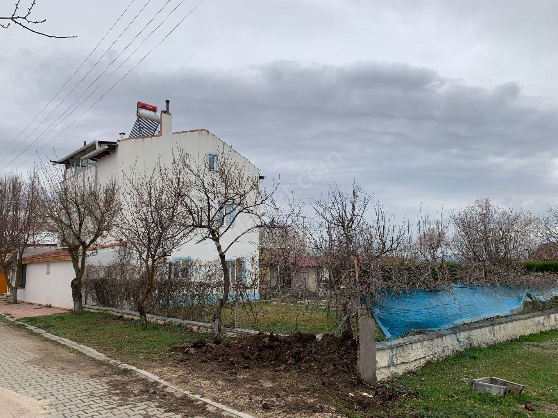 İmişehir Köy İçi, Köşebaşı 3 Katlı Ev - Görsel 4