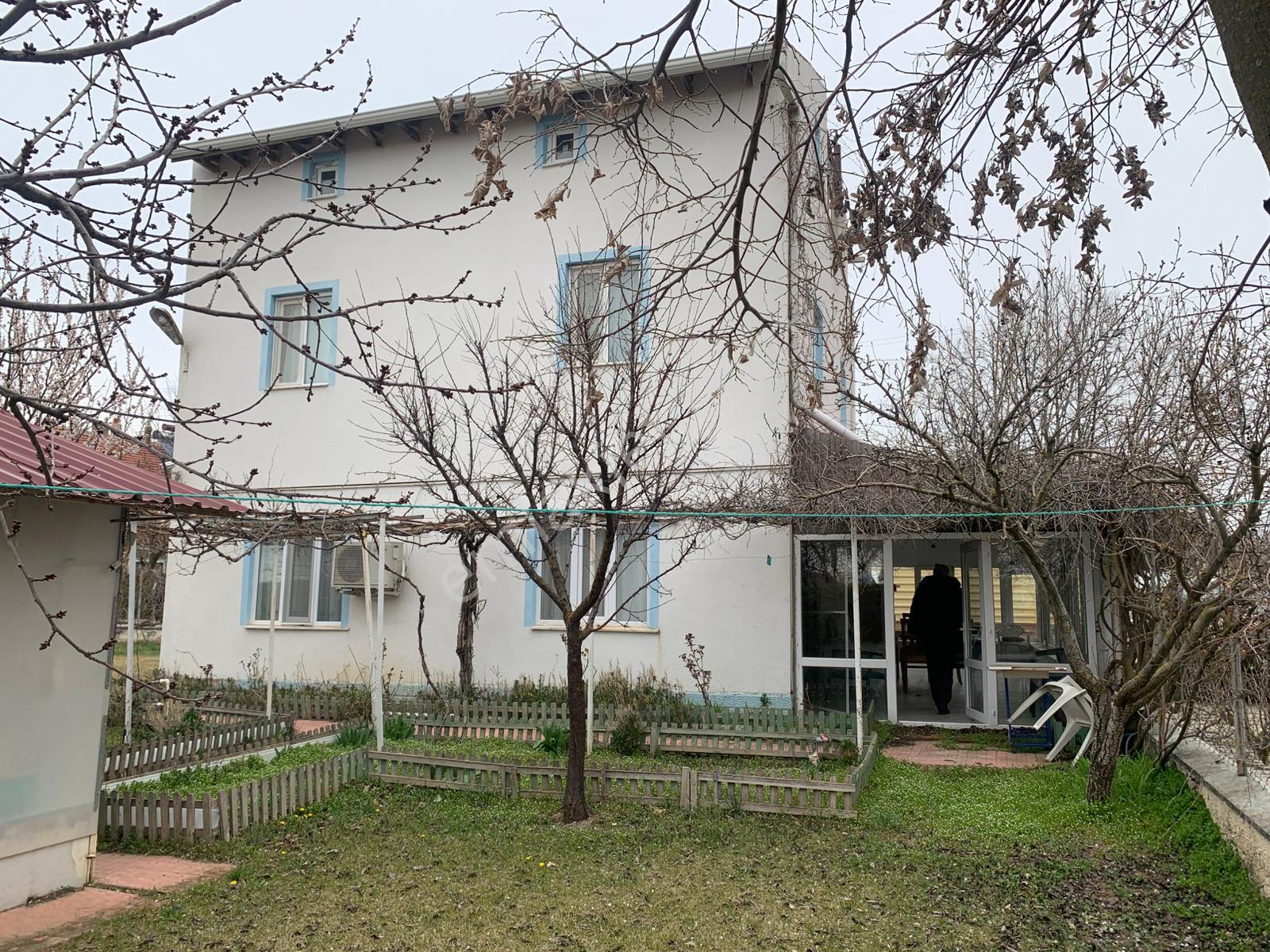 İmişehir Köy İçi, Köşebaşı 3 Katlı Ev - Görsel 12