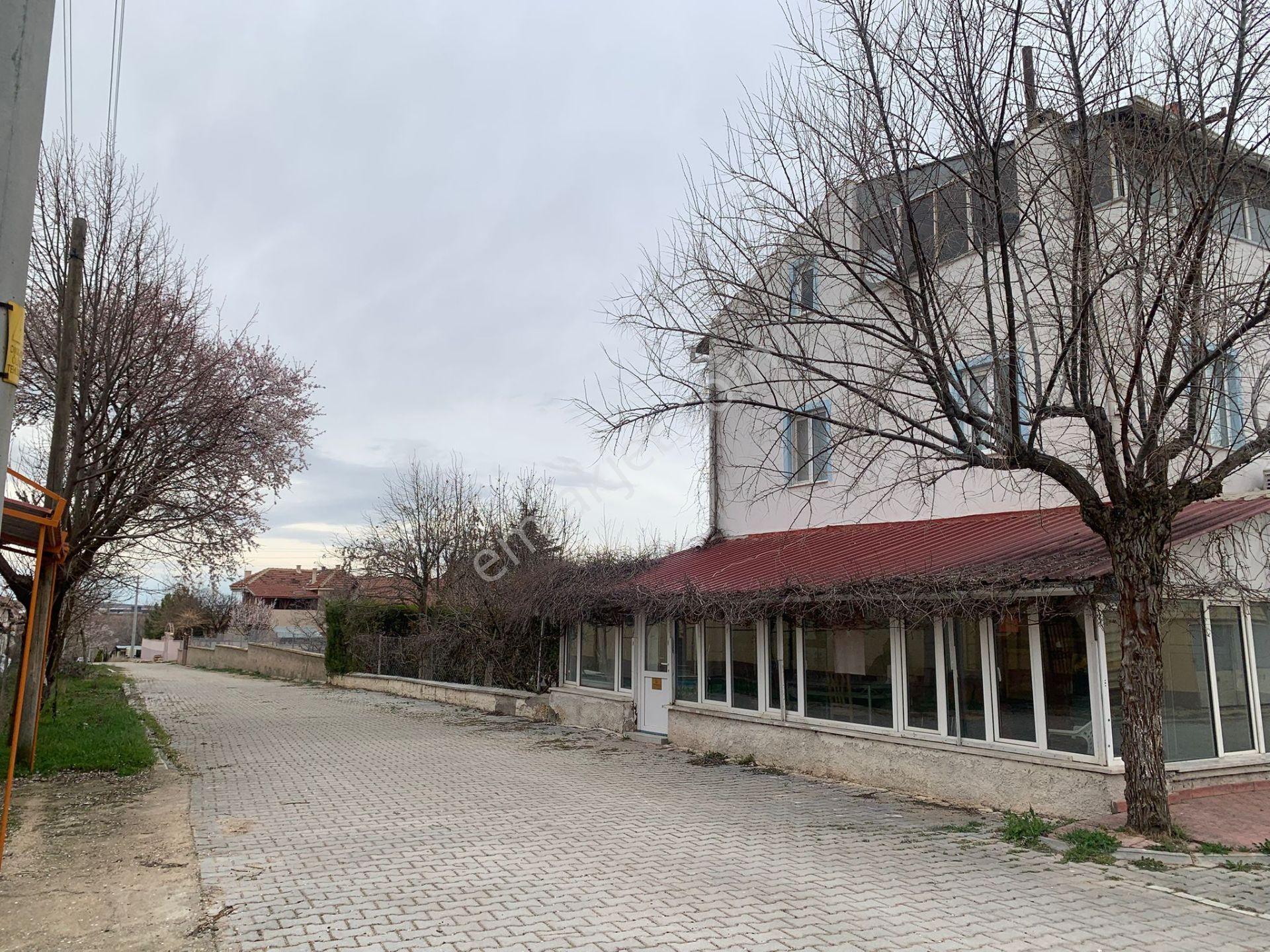 İmişehir Köy İçi, Köşebaşı 3 Katlı Ev - Görsel 5