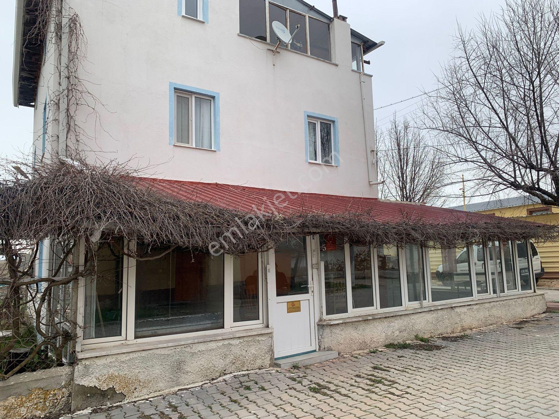 İmişehir Köy İçi, Köşebaşı 3 Katlı Ev - Görsel 2