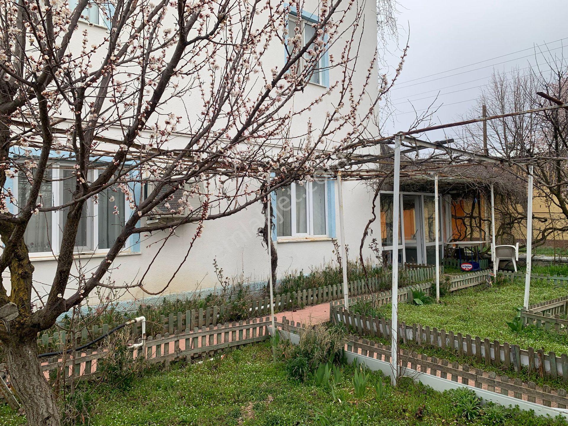 İmişehir Köy İçi, Köşebaşı 3 Katlı Ev - Görsel 11