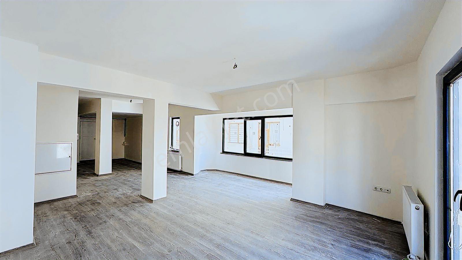 Can / Remax 56'lar Samsun Merkezde Kiralık 105m² Ofis Ve Katları - Görsel 2