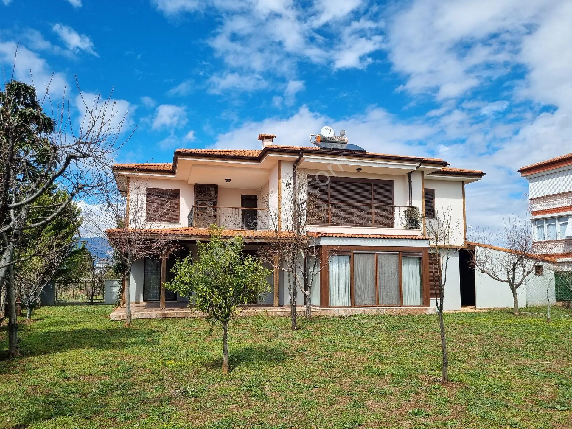 Gökhan Üçgün'den 900 M² Arsa Üzerinde, 4+1 Dubleks Villa