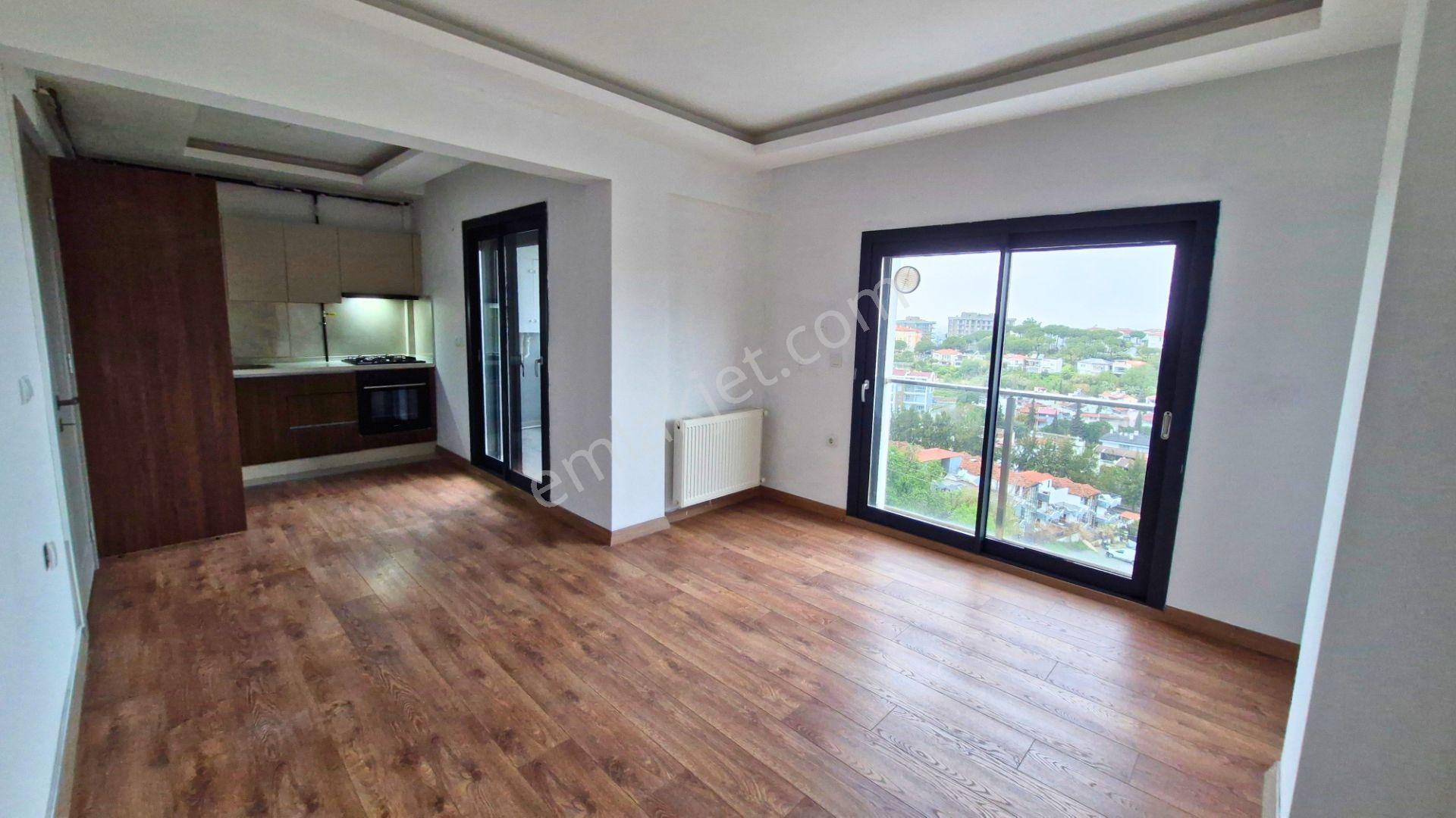 Kuşadası Kadınlar Denizi'nde Plaja Yürüme Mesafesi Kiralık 1+1 - Görsel 7