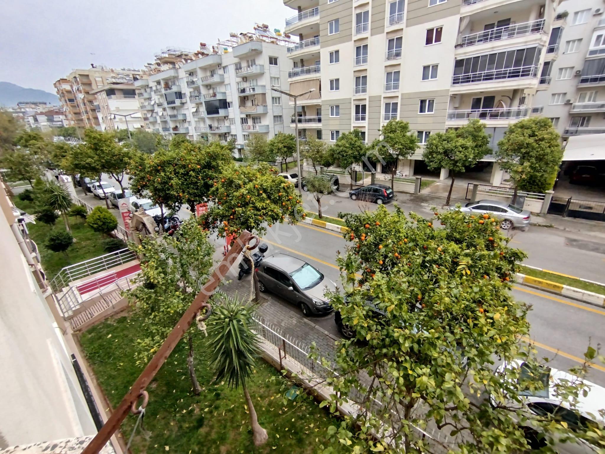 Yedieylül Mahallesinde Site İçerisinde Satılık Dubleks Daire