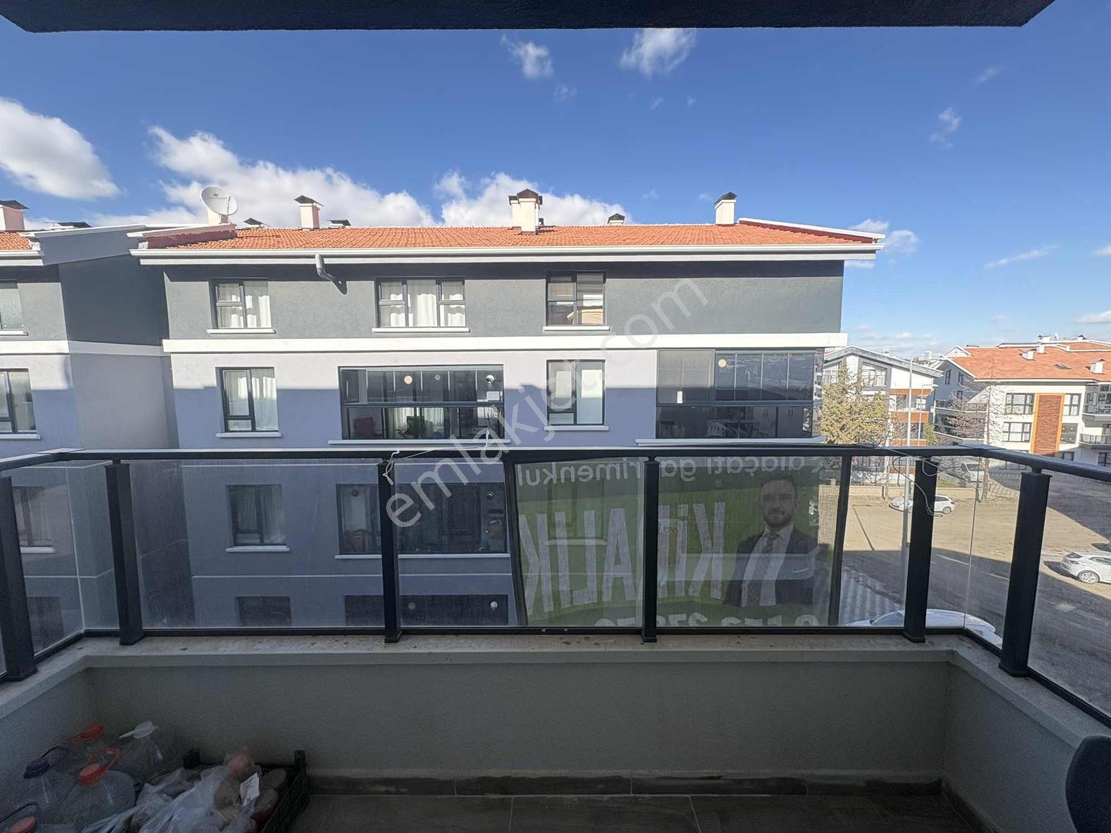 Alaçatı'dan İncek'te Ara Kat Geniş Market Otobüs Yakını Ferah1+1 - Görsel 32