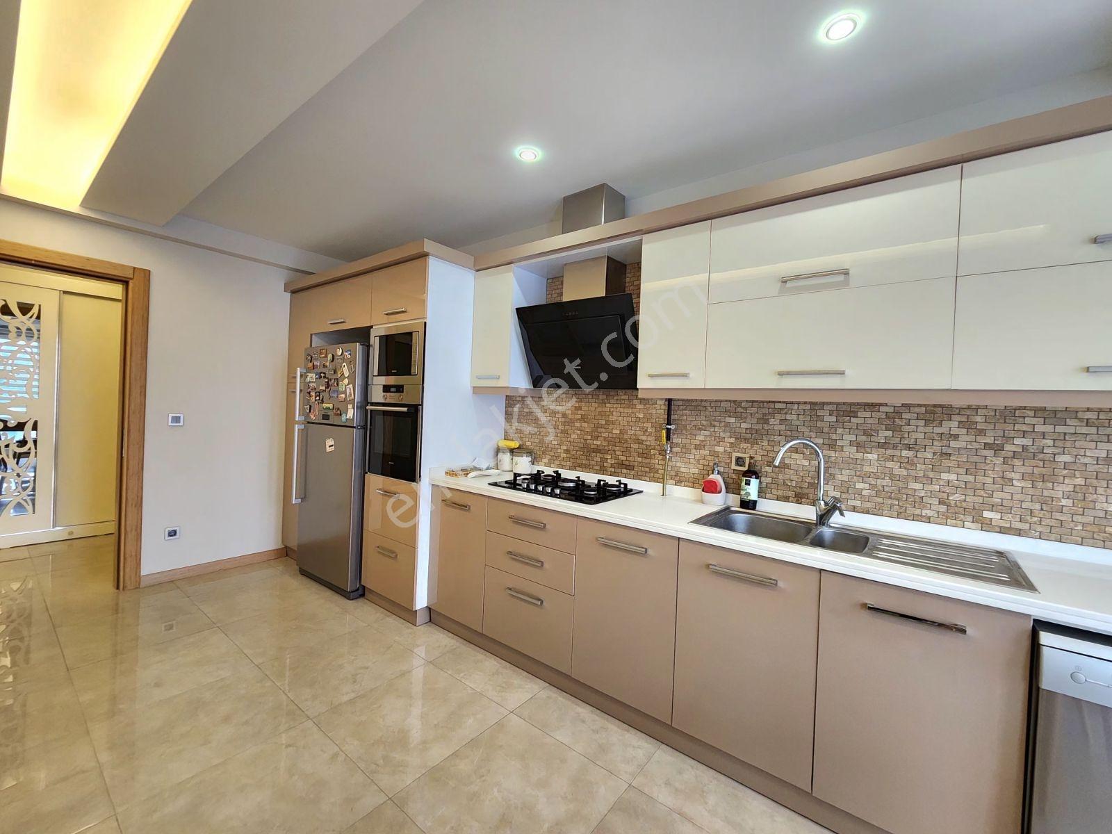 Remax Damla Gür'den Ömürevlerinde Kullanışlı Satılık 4+1 Daire - Görsel 15