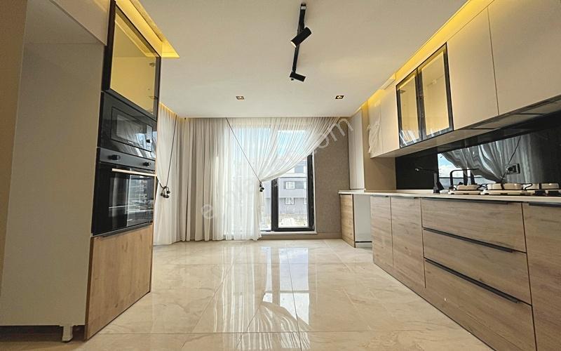 Yenikent Emlak'tan Çift Mutfaklı 3+1 140m2 2.5 Milyn Kredi Daire - Görsel 11