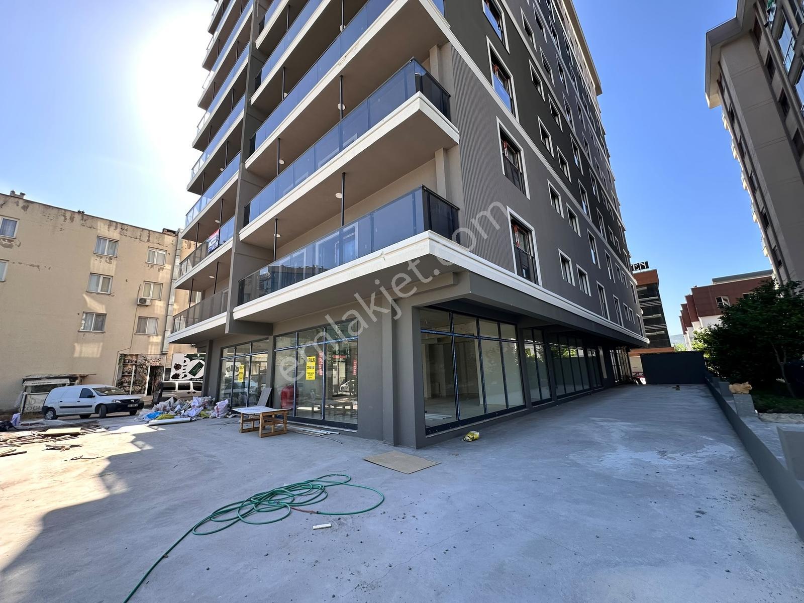 Merkezi Konumlu Çift Cephe 165 M² Sıfır Kiralık Dükkan - Görsel 11