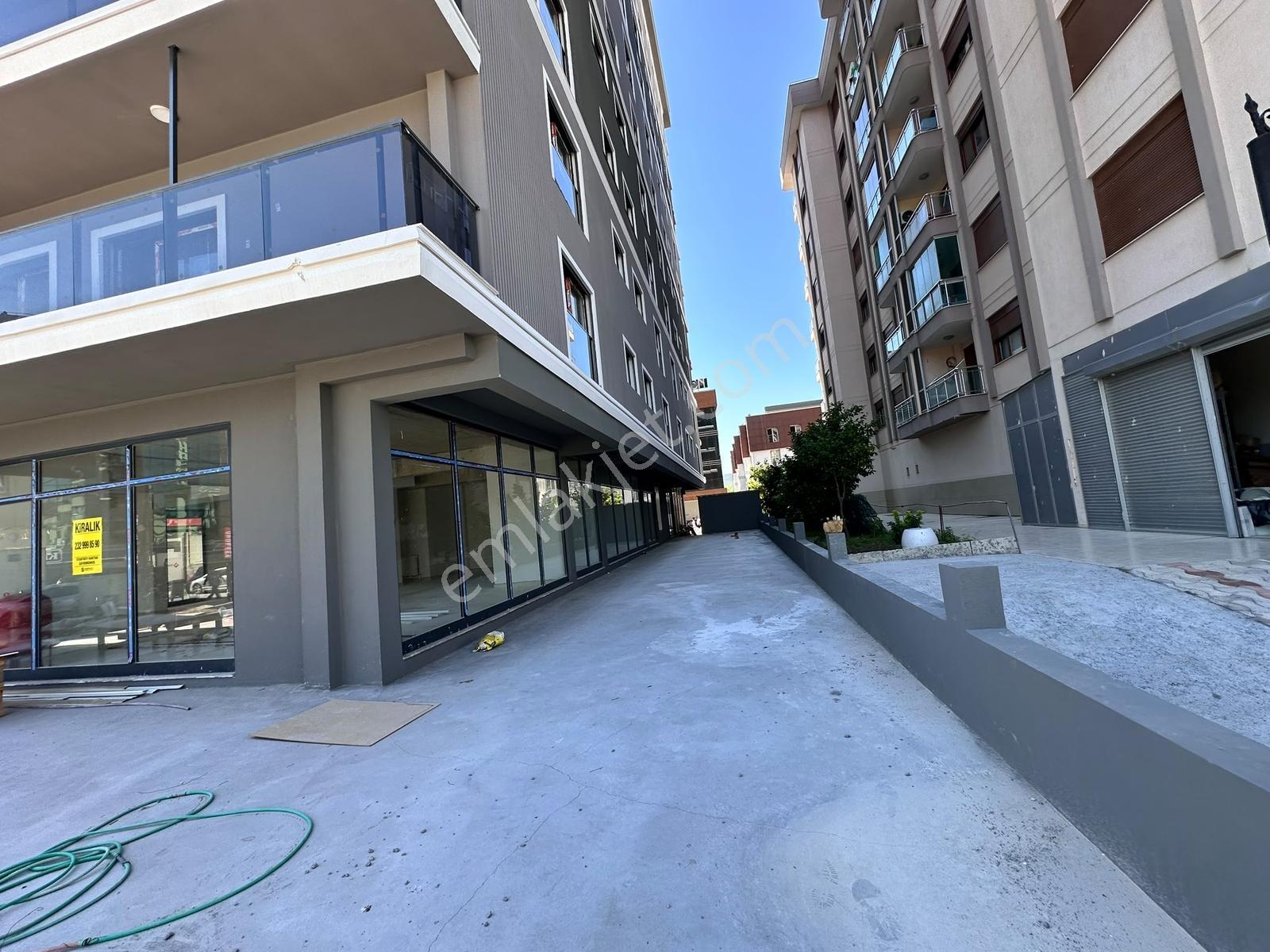 Merkezi Konumlu Çift Cephe 165 M² Sıfır Kiralık Dükkan - Görsel 9