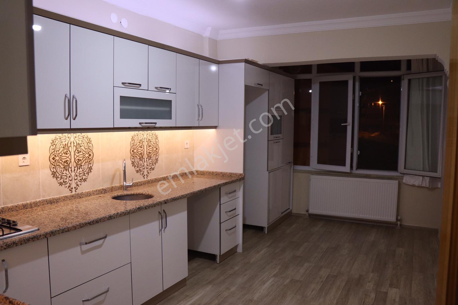 Tosya Dilküşa'da 168m2 Ara Katta Geniş 3+1 Okul/hastane'ye Yakın - Görsel 8