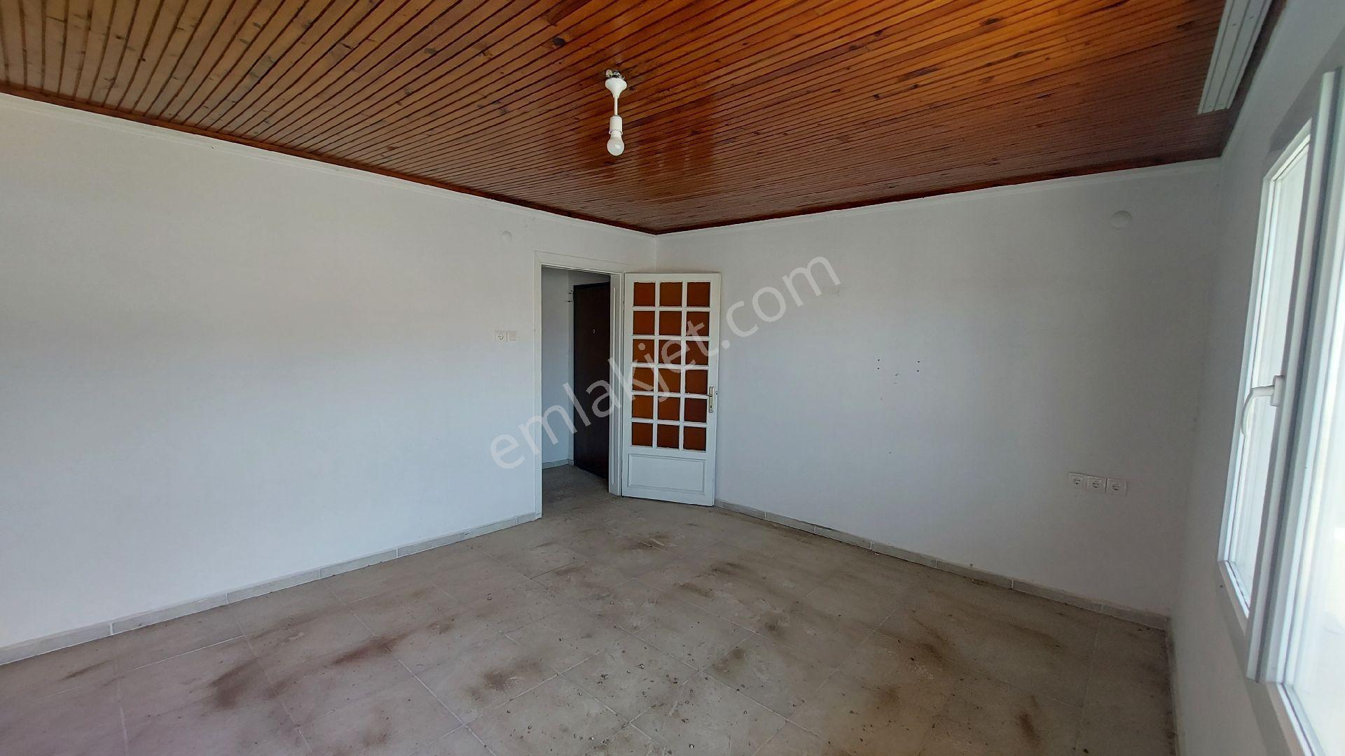 Kuşadası Cumhuriyet Mahallesinde Kiralık 2+1 90 M2 Daire. - Görsel 2
