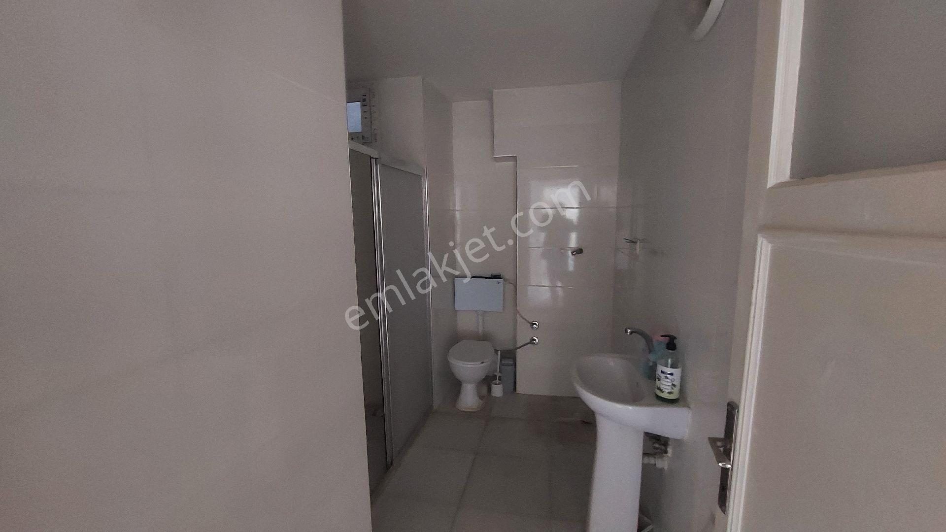 Kuşadası Cumhuriyet Mahallesinde Kiralık 2+1 90 M2 Daire. - Görsel 4
