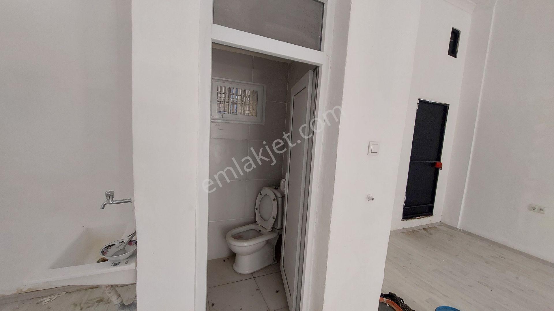 Kuşadası Cumhuriyet Mahallesinde Kiralık 90 M2 Dükkan. - Görsel 11