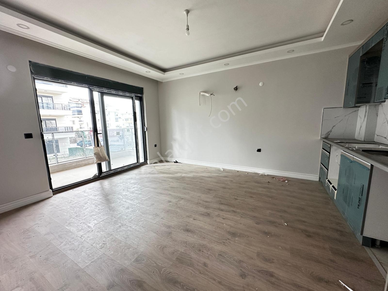 Site İçinde Havuz Manzaralı 1+1 Daire - Görsel 3