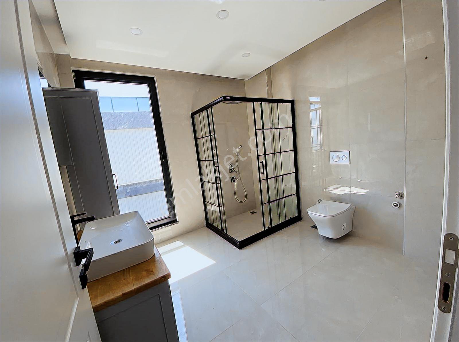 Alanlıda Huzurun Adresi: Deniz Manzaralı Akıllı Villa - Görsel 22